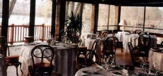 restaurant1.JPG (41699 octets)